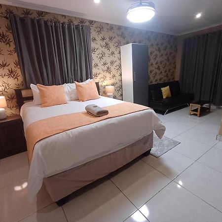 Volksrust Delux Guesthouse מראה חיצוני תמונה