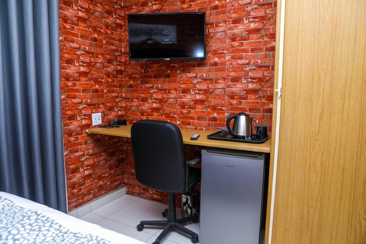 Volksrust Delux Guesthouse מראה חיצוני תמונה