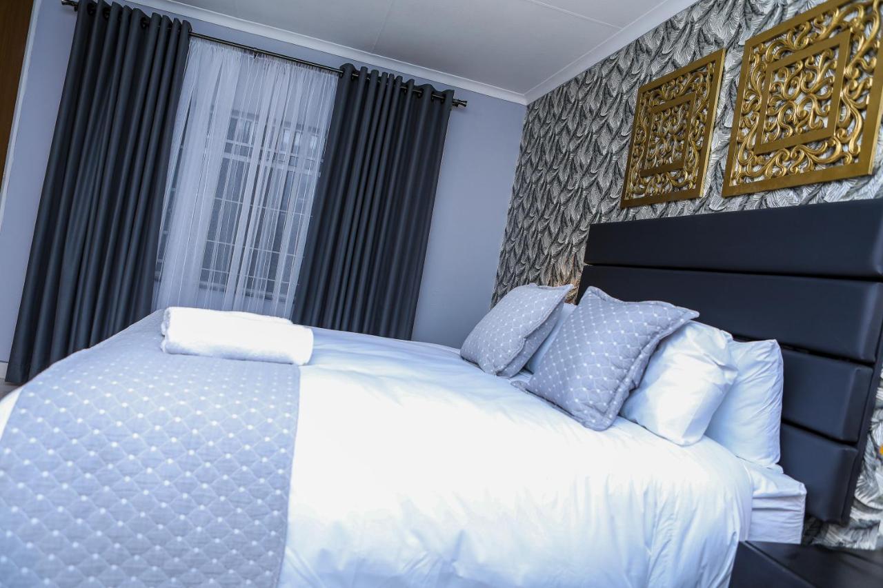 Volksrust Delux Guesthouse מראה חיצוני תמונה