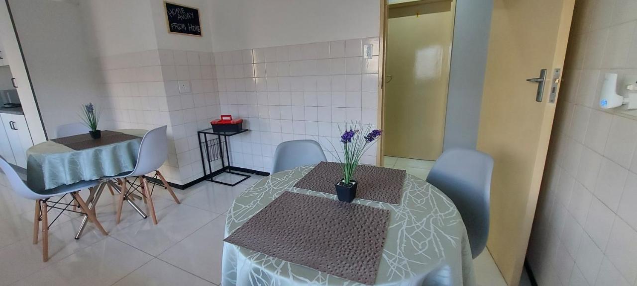 Volksrust Delux Guesthouse מראה חיצוני תמונה