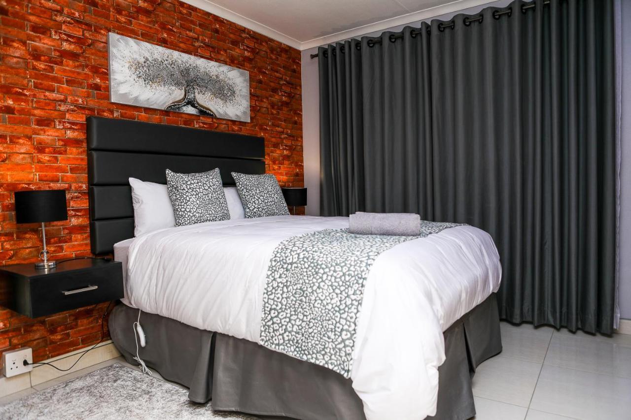 Volksrust Delux Guesthouse מראה חיצוני תמונה