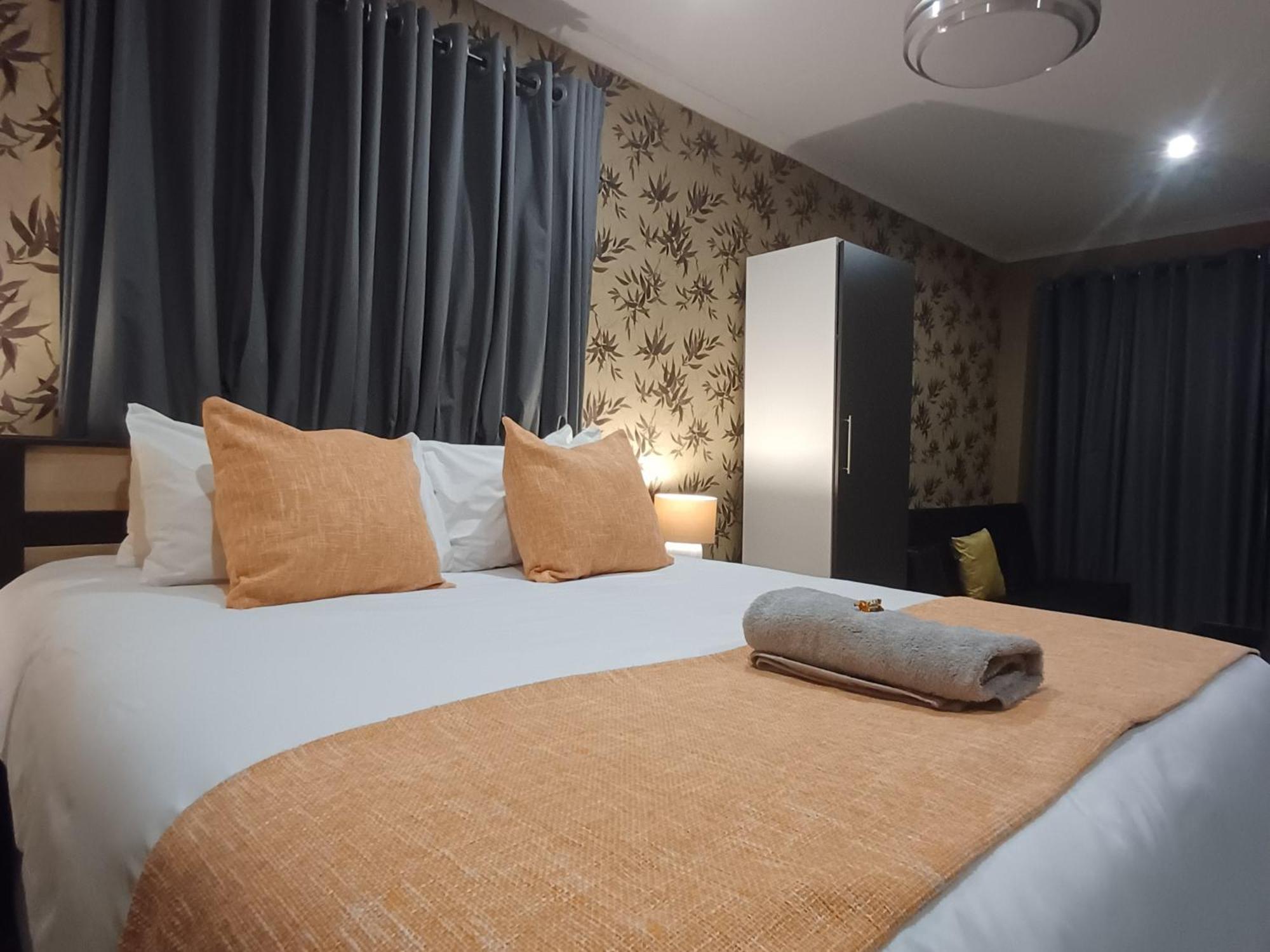 Volksrust Delux Guesthouse מראה חיצוני תמונה